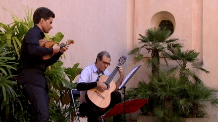 Un mandoliniste et un guitariste en concert
 (France 3)