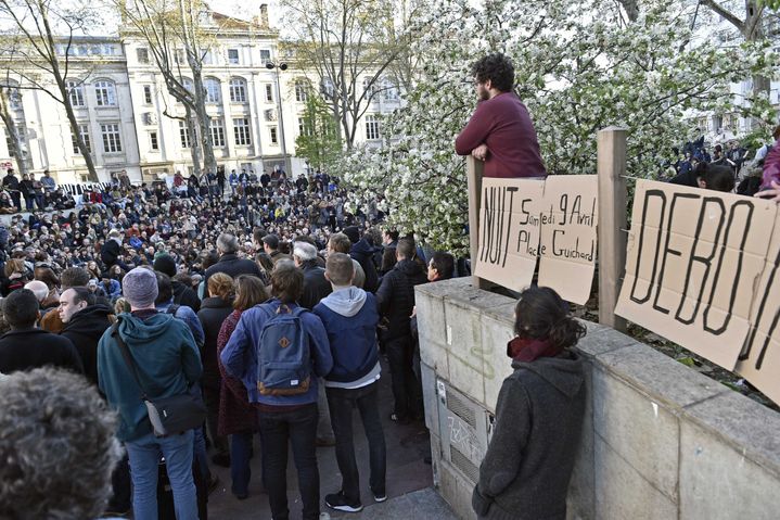 Rassemblement "Nuit debout", place Guichard, à Lyon, le 9 avril 2016. (MAXPPP)