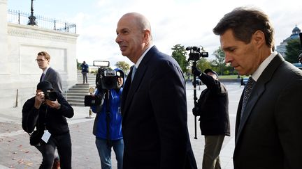 Gordon Sondland, ambassadeur des Etats-Unis auprès de l'Union européenne, arrive au Capitole, siège du Congrès américain,&nbsp;pour être entendu sur l'affaire ukrainienne, le 17 octobre 2019 à Washington (Etats-Unis).&nbsp; (OLIVIER DOULIERY / AFP)