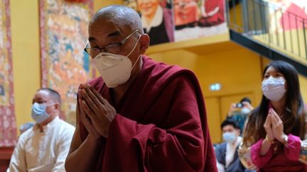 La communauté tibétaine de France célèbre l'anniversaire du&nbsp;Dalaï-Lama dans un temple de Levallois-Perret (Hauts-de-Seine), le dimanche 5 juillet 2020. (NATHANAEL CHARBONNIER / RADIO FRANCE)