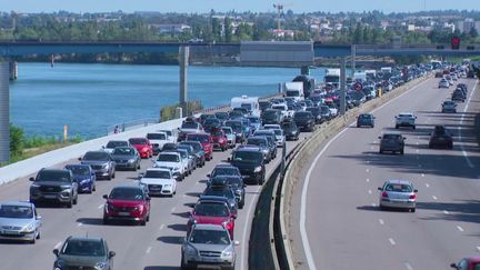 Trafic routier : un samedi 13 août classé rouge et noir, plus de 900 km de bouchons.