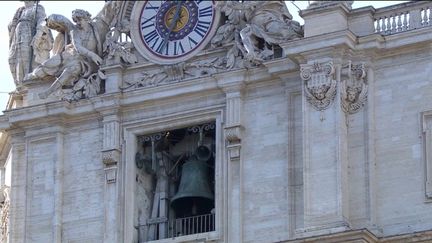 Noël : le pape François ouvre la porte sainte de la basilique Saint-Pierre (franceinfo)