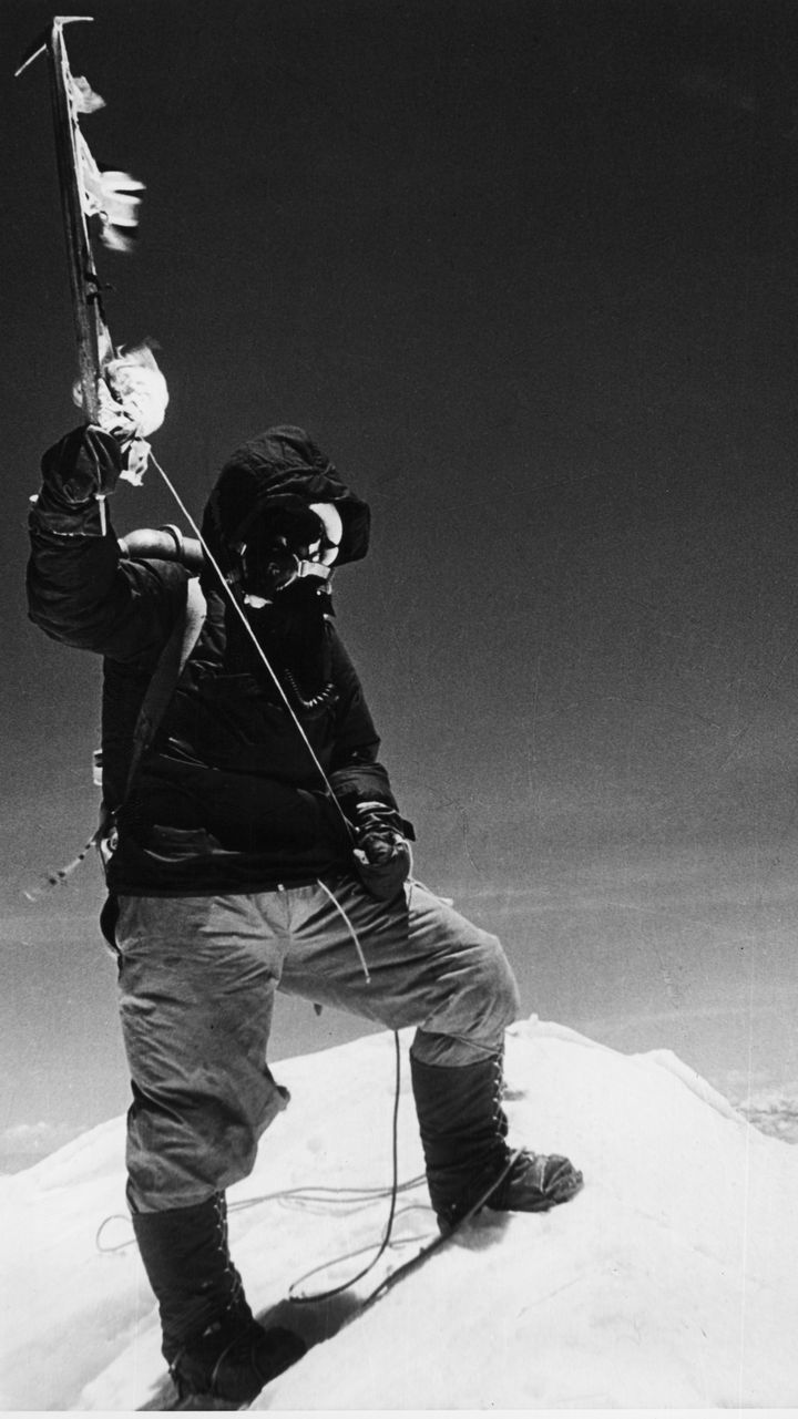 Tensing Norgay au sommet de l'Everest, le 29 mai 1953. (KEYSTONE PICTURES USA / MAXPPP)