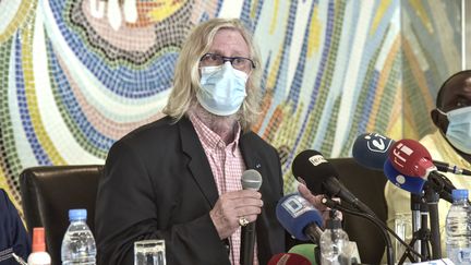 Le professeur Didier Raoult lors d'une conférence de presse à Dakar (Sénégal), le 31 mars 2021. (SEYLLOU / AFP)