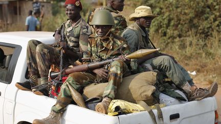 Membres du groupe armé Séléka à Bangui, capitale de la Centrafrique, le 27 janvier 2014. (JEROME DELAY/AP/SIPA / AP)