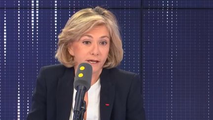 Valérie Pécresse, présidente de la région Île-de-France, était l'invitée du "8h30 franceinfo", mardi 19 novembre. (FRANCEINFO / RADIOFRANCE)