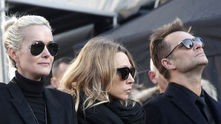 Laeticia Hallyday, Laura Smet et David Hallyday le 9 décembre 2017.
 (Yoan VALAT / AFP)