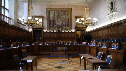 La&nbsp;salle d'audience de la Cour&nbsp;de justice de la République, à Paris le 19 janvier 2021. (ALAIN JOCARD / AFP)