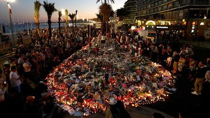 La photo primée, prise 3 jours après l'attentat sur la Promenade des Anglais.
 (Valéry Hache / AFP)