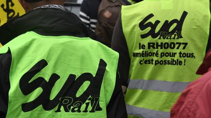 Des syndicalistes de SUD-rail, à Rennes, le 2 juin 2016. (DAMIEN MEYER / AFP)