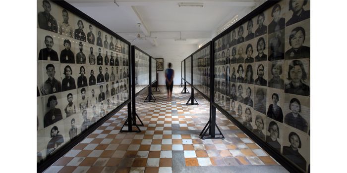 Portraits des victimes au Mémorial Tuol Sleng à Phnom Penh
 (TANG CHHIN SOTHY / AFP)