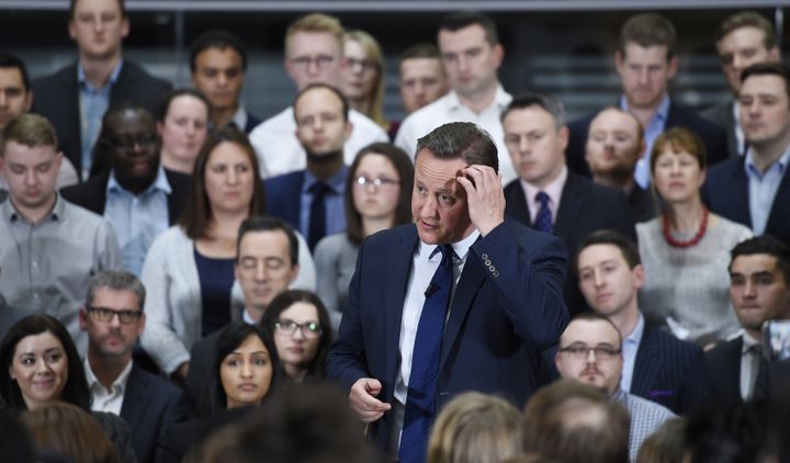 David Cameron lors d'une séance de questions, le 5 avril 2016 à Birmingham (Royaume-Uni), durant laquelle il a affirmé ne pas détenir d'actions dans le fond offshore de son père. (REUTERS)