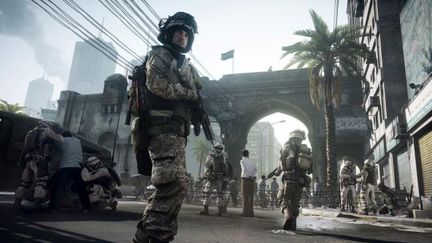 Une image tir&eacute;e du jeu vid&eacute;o Battlefield 3, qui relate une attaque am&eacute;ricaine sur T&eacute;h&eacute;ran. (ELECTRONIC ARTS)