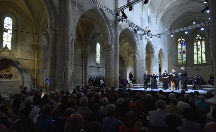 Les Arts Florissants, dirigés par Paul Agnew, interprètent les madrigaux de Schütz, le 18 septembre 2022.&nbsp; (BERTRAND PICHENE / FESTIVAL D'AMBRONAY)