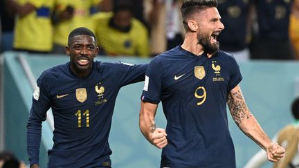 Ousmane Dembélé et Olivier Giroud lors du match de la Coupe du monde entre la France et l'Australie, le 22 novembre 2022. (KEN SATOMI / YOMIURI)