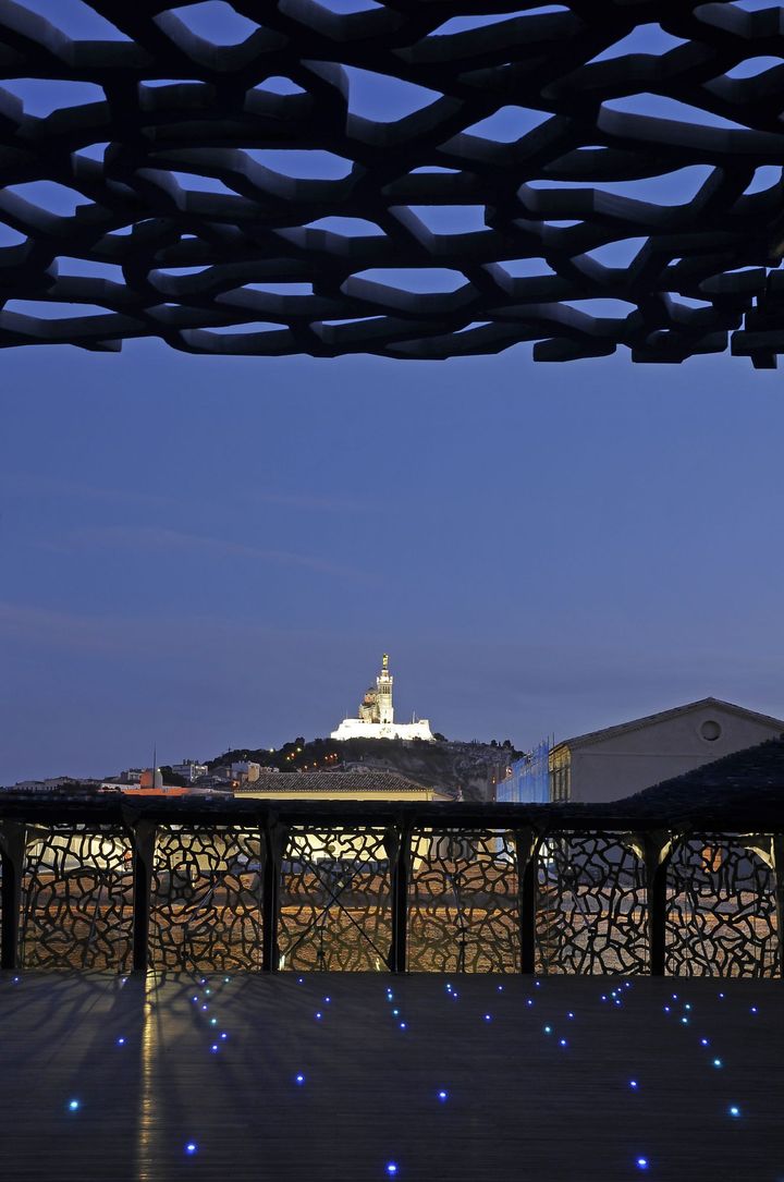 La vue sur Notre Dame de La Garde et le Fort Saint-Jean depuis la terrasse du MuCEM.
 (ROLLINGER-ANA / AFP)