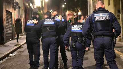 Une patrouille de police dans Marseille le 8 janvier 2022. (GEORGES  ROBERT / MAXPPP)