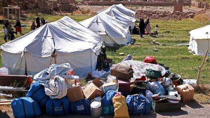 Des tentes ont été montées pour abriter les survivants d'un séisme à Wardakha, dans l'ouest de l'Afghanistan, le 10 octobre 2023. (MOHSEN KARIMI / AFP)