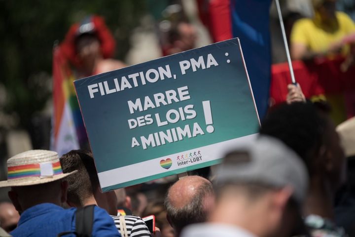 Slogan de l'Inter-LGBT à la Marche des fiertés 2019, le 29 juin 2019 (ESTELLE RUIZ / NURPHOTO)