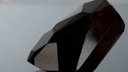 Enigma : le plus gros diamant noir du monde a été vendu pour 3,75 millions d'euros