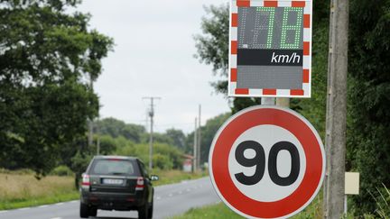 Le Conseil national de la s&eacute;curit&eacute; routi&egrave;re pr&eacute;conise d'abaisser &agrave; 80 km/h la vitesse autoris&eacute;e sur le r&eacute;seau secondaire. (ALAIN LE BOT / AFP)