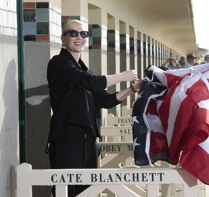 Cate Blanchett inaugure sa cabine de plage à Deauville le 31 août 2013
 (CHARLY TRIBALLEAU / AFP)