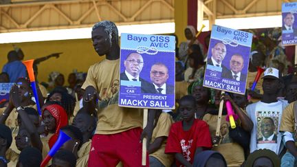 Partisans du président du Sénégal sortant, Macky Sall, pendant un meeting électoral à Kaolack (centre ouest du Sénégal) le 12 février 2019. (SEYLLOU / AFP)