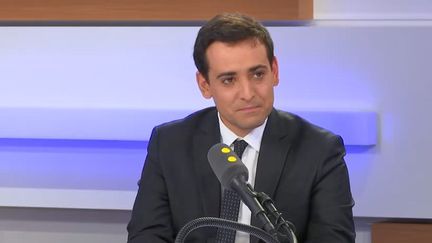 Stéphane Séjourné, président de la délégation française du groupe Renew Europe&nbsp;au Parlement européen, le 17 octobre 2019, sur le plateau de franceinfo. (FRANCEINFO)