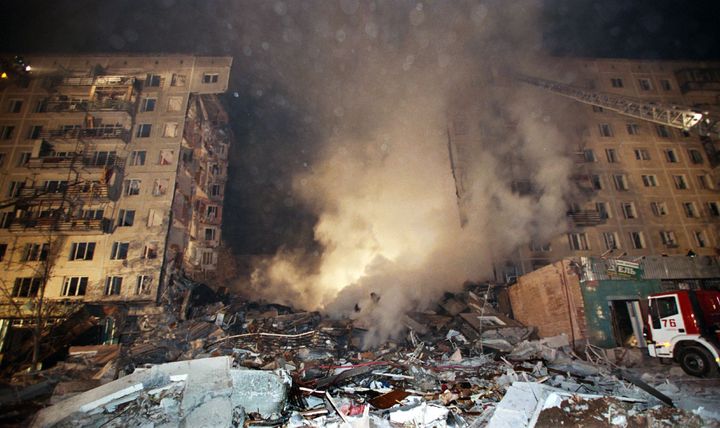 Un immeuble est soufflé par l'explosion d'une bombe à Moscou, le 9 septembre 1999. (AFP)