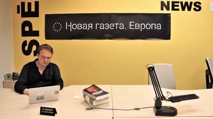 Kirill Martynov, rédacteur en chef de "Novaïa Gazeta Europe", le 27 juin 2022 à Riga (Lettonie).&nbsp;
 (VALENTINE PASQUESOONE / FRANCEINFO)