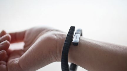 &nbsp; (Bracelet connecté Jawbone Up)