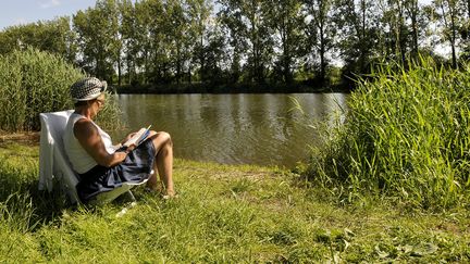 Les Français lisent trois fois plus l'été
 (ALAIN LE BOT / AFP)