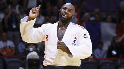 Le retour du géant. Six ans plus tard, Teddy Riner renoue avec le titre mondial, le 13 mai à Doha. Sacré champion du monde en + 100kg pour la onzième fois, l'inusable français ouvre en grand la porte aux espoirs d'une dernière médaille olympique à Paris. (MAXPPP)