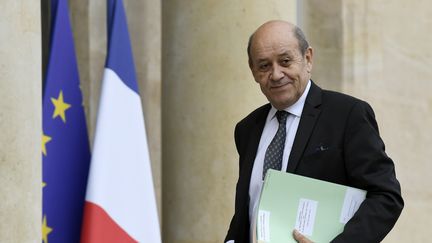 Avion dérouté par la Biélorussie : « L’absence de réaction de la Russie vaut caution », estime Jean-Yves Le Drian