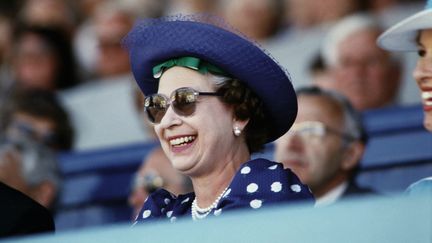 La reine Elizabeth II lors d'une&nbsp;tournée en Australie, en 1986. (PATRICK RIVIERE / AFP)