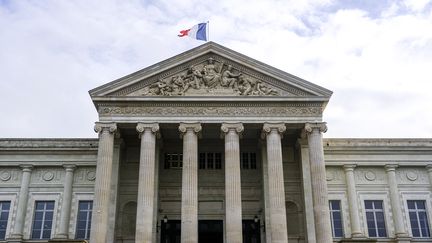 L'homme qui a divulgué les coordonnées du policier mis en cause dans la mort de Nahel a été condamné par le tribunal correctionnel d'Angers (Maine-et-Loire), le 31 janvier 2024. (JEAN-MICHEL DELAGE / HANS LUCAS / AFP)