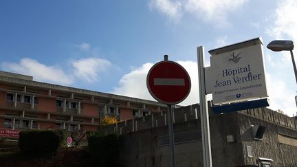 L'entrée de l'hôpital Jean-Verdier de Bondy (Seine-Saint-Denis), le 8 novembre 2018. Un patient hospitalisé pour une pneumonie le 27 décembre 2019 y a été dépisté positif au Covid-19 a posteriori. (MAXPPP)