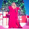 Mariah Carey donne un concert à Nottingham (Royaume-Uni) pendant sa tournée "All I Want for Christmas is You", le 9&nbsp;décembre&nbsp;2018. (SAMIR HUSSEIN / WIREIMAGE / GETTY IMAGES)