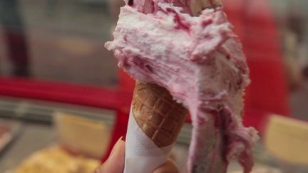 Inflation : les glaces résistent malgré la hausse des prix (France 2)