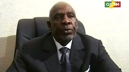 Le Premier ministre malien,&nbsp;Cheick Modibo Diarra, annonce sa d&eacute;mission &agrave; la t&eacute;l&eacute;vision, le 11 d&eacute;cembre 2012, &agrave; Bamako (Mali). (AFP PHOTO / ORTM)