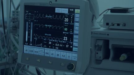 Complément d'enquête. "On leur met le tuyau dans la bouche, ils dorment et on leur dit 'non on ne peut pas le faire'": quand l'hôpital reporte des interventions cardiaques