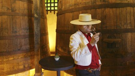 Dégustation de vin dans une cave proche de Santiago du Chili. (? VICTOR RUIZ CABALLERO / REUTE / X02027)