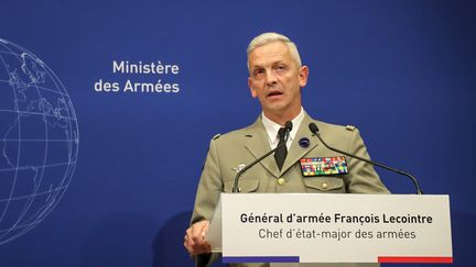 Le&nbsp;chef d'état-major des armées, le général Lecointre, lors d'une conférence de presse, le 10 mai 2019. (JACQUES DEMARTHON / AFP)