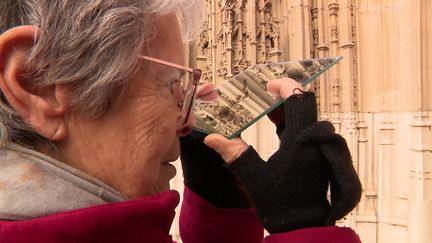 Des visites sensorielles dans les rues de Caudebec-en-Caux (Seine-Maritime) organisées par Sandrine Pérégrine (France 3 Normandie)