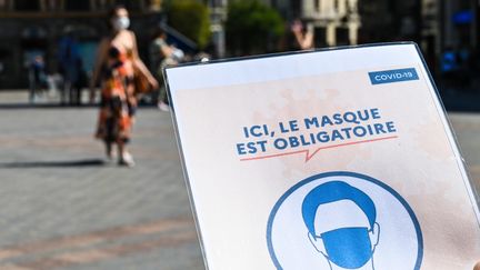 Port du masque à l'extérieur : les règles diffèrent selon les villes