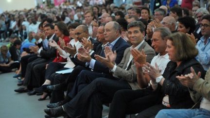 Arnaud Montebourg et les cinq autres candidats à la primaire socialiste, fin août, à l'université d'été du PS de La Rochelle (PIERRE ANDRIEU / AFP)