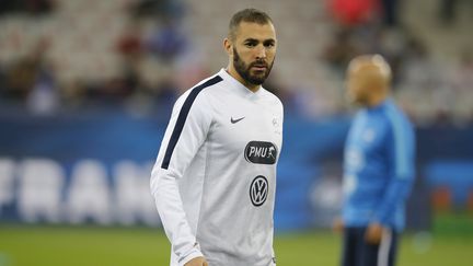 Karim Benzema avant le match France-Arménie à l'Allianz Riviera de Nice (Alpes-Maritimes), le 8 octobre 2015. (VALERY HACHE / AFP)