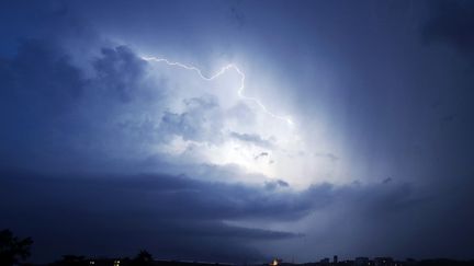 Un orage à Lyon, le 24 juin 2016 (VALERY HACHE / AFP)