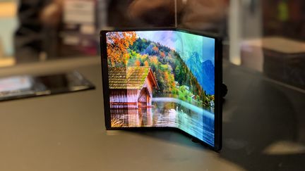 Prototype de smartphone pliable de la marque chinoisre TCL (JC/RF)