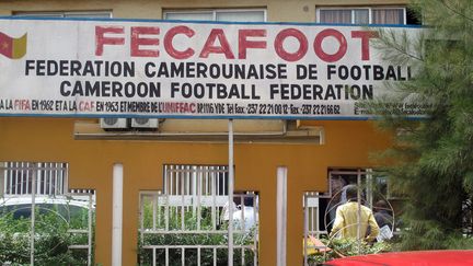 Siège de la Fédération camerounaise de football (FECAFOOT) à Yaoundé. Le Cameroun a perdu l'organisaction de la CAN, ses stades n'étant pas prêts à accueillir la compétition. Photo prise le 27 juin 2013. (REINNIER KAZE / AFP)